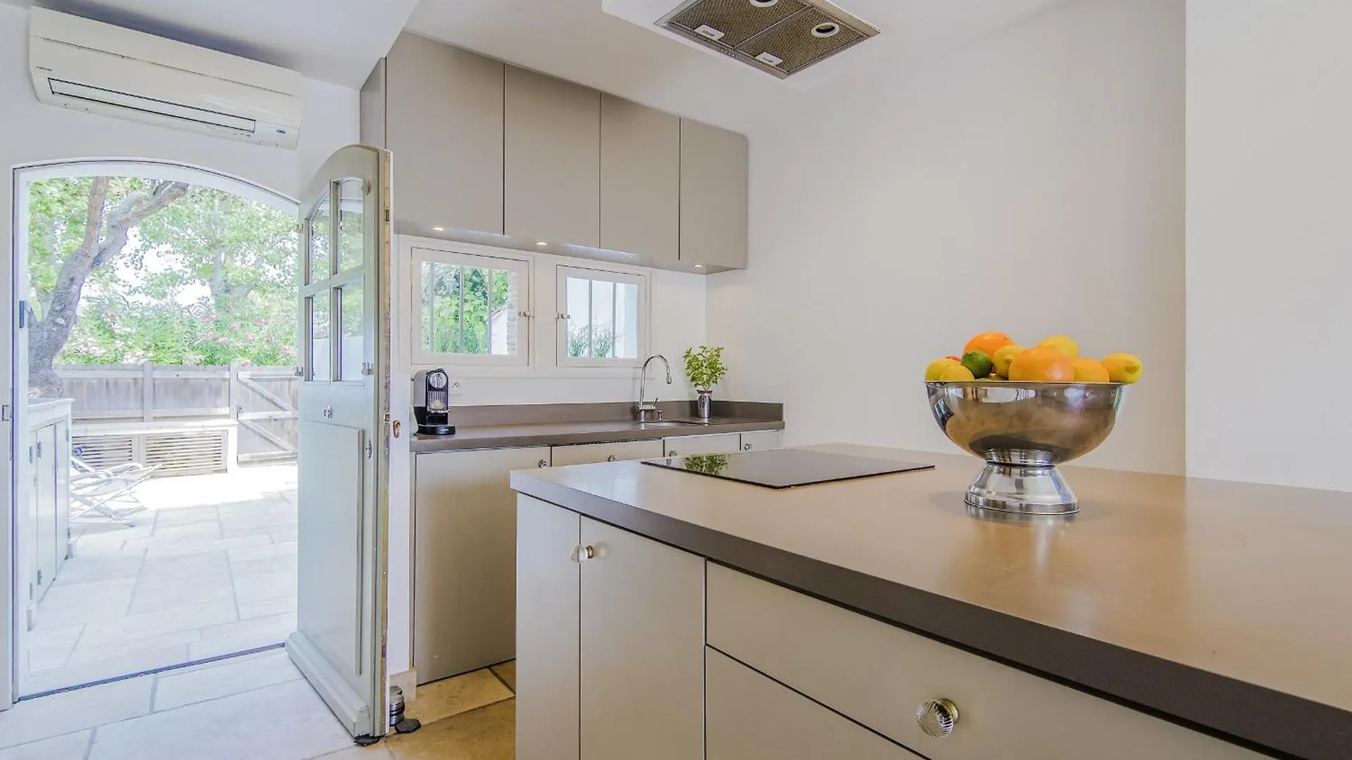 Vakantiehuis Renovated Fisherman House Next To The Beach - Ac Wifi Mooring Grimaud